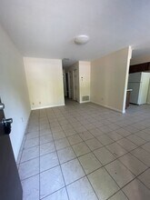 1915 SW 70th Terrace in Gainesville, FL - Foto de edificio - Building Photo