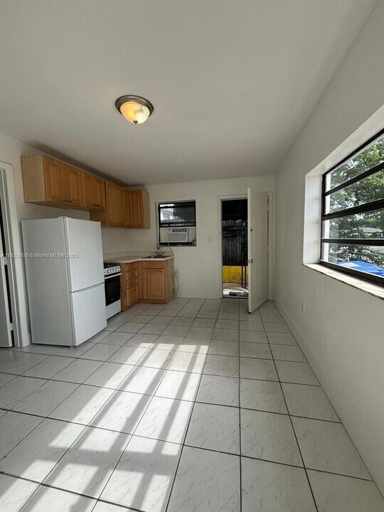 1660 SW 24th Ave in Miami, FL - Building Photo