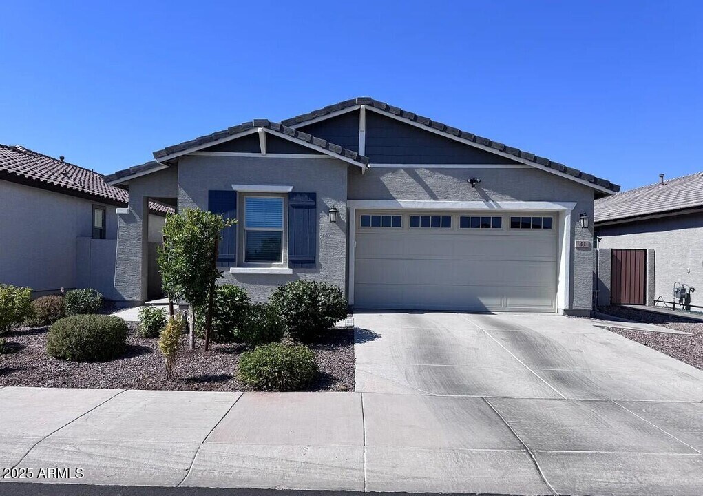 80 E Elmwood Pl in Chandler, AZ - Building Photo