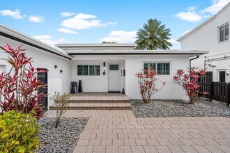 9517 Bay Dr in Surfside, FL - Building Photo - Building Photo