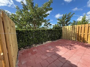 540 NE 1st St in Florida City, FL - Foto de edificio - Building Photo