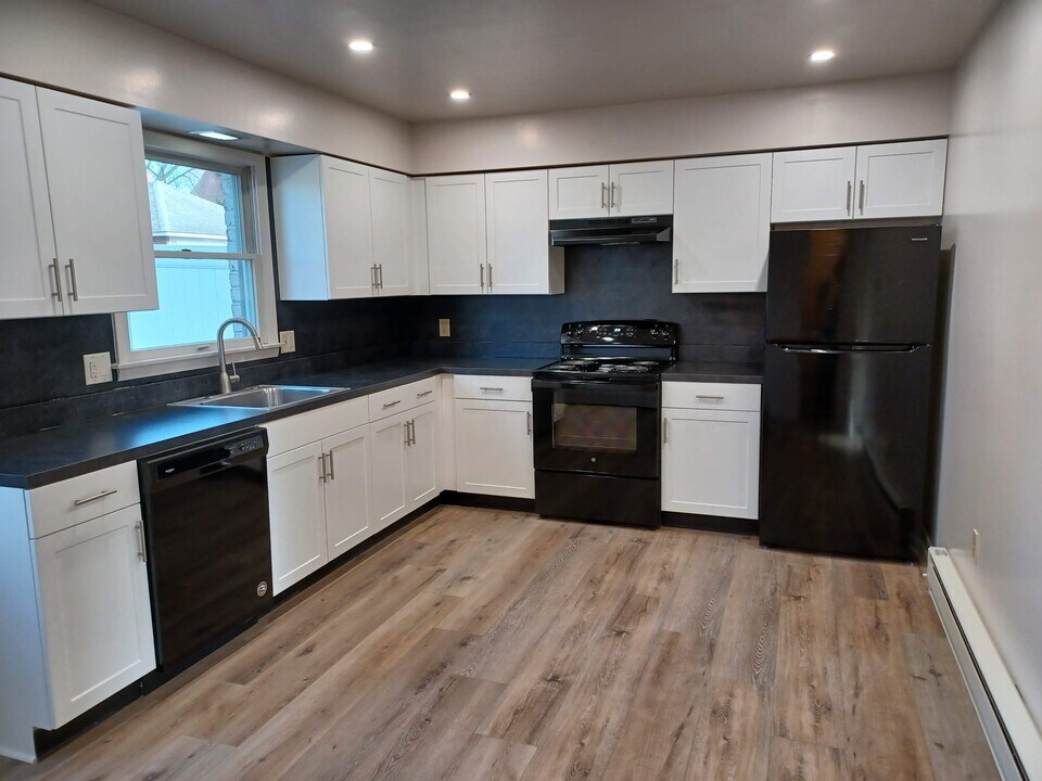 225 W Coover St in Mechanicsburg, PA - Building Photo