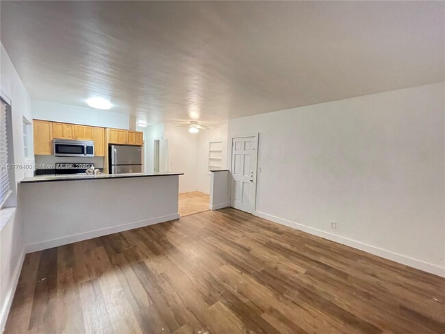 8011 Abbott Ave in Miami Beach, FL - Building Photo - Building Photo
