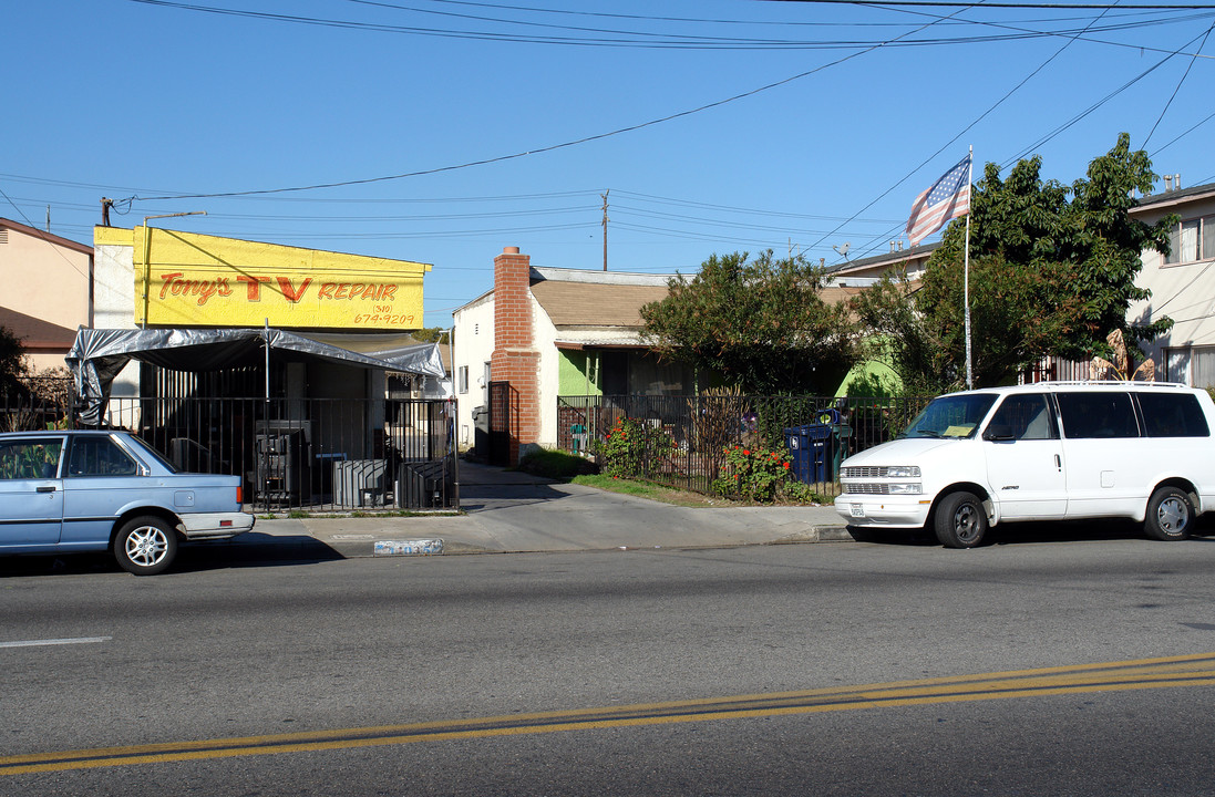 11035 S Inglewood Ave in Inglewood, CA - Building Photo