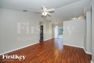 797 Chestnut Ave in Orange City, FL - Foto de edificio - Building Photo