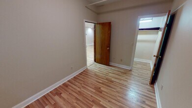 22 Harris St, Unit 1 in Brookline, MA - Foto de edificio - Building Photo