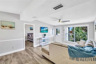 2047 Harbor Ln in Naples, FL - Building Photo - Building Photo