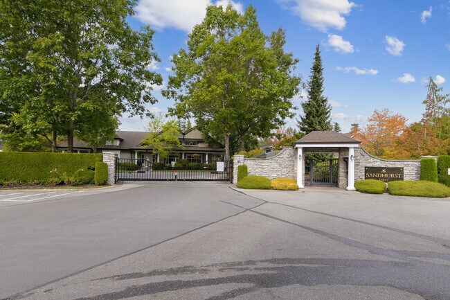 14877-14833 33 Ave in Surrey, BC - Building Photo - Building Photo