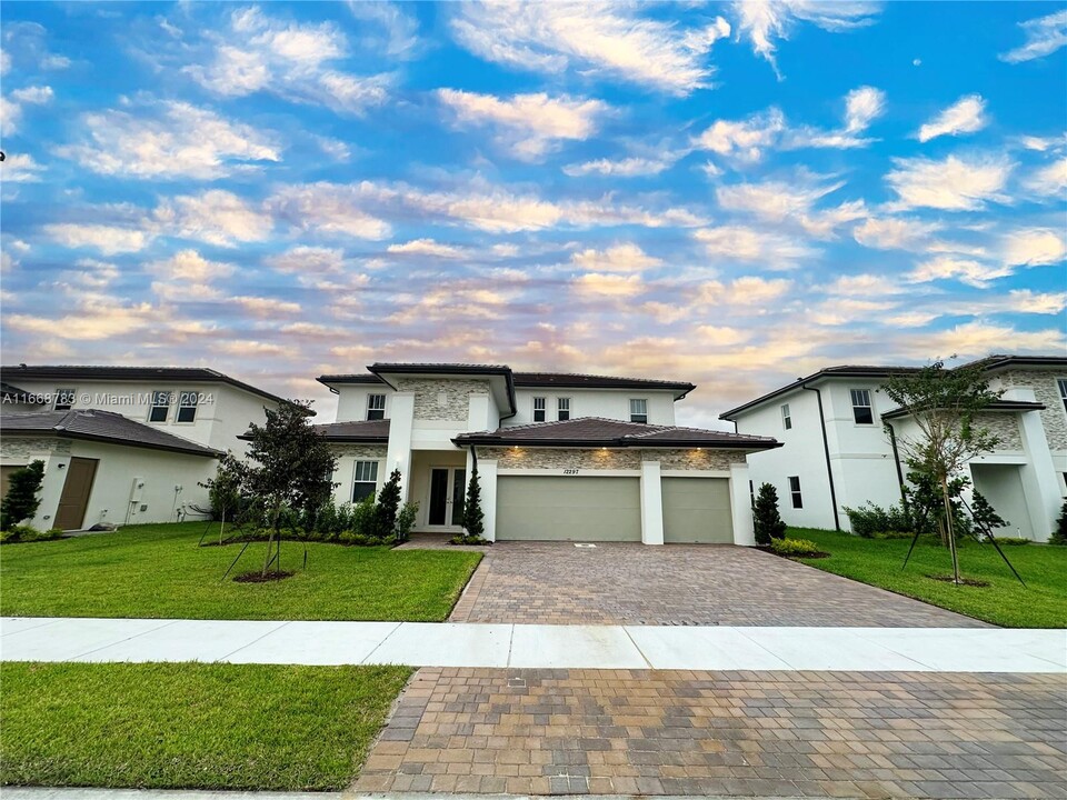 12297 Green Oak Dr in Davie, FL - Foto de edificio