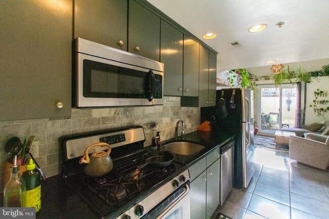 1814 Christian St in Philadelphia, PA - Building Photo - Building Photo