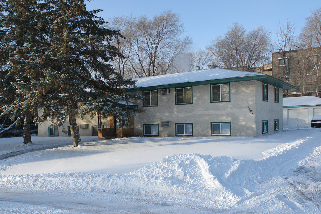 1209 8th Ln in Anoka, MN - Building Photo