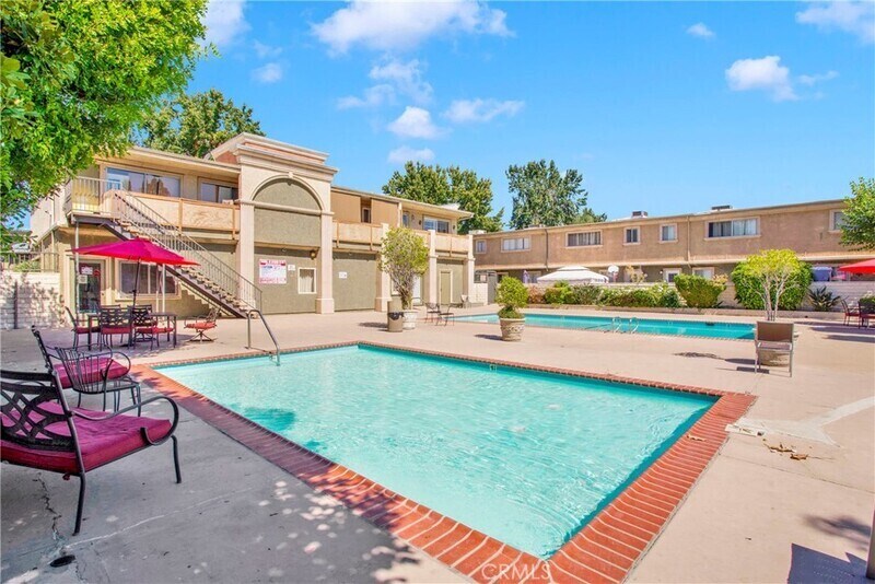 20203 Cohasset St in Los Angeles, CA - Building Photo