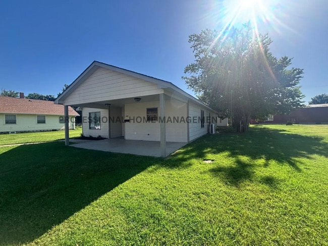 property at 808 N Walnut St