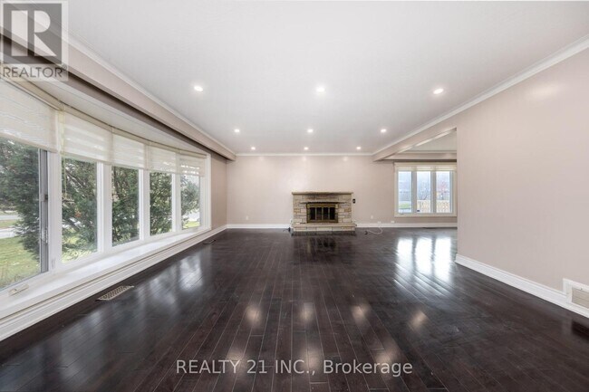 2 Chancery Ln in Toronto, ON - Building Photo - Building Photo