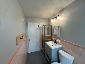 7558 Woodland Ave, Unit Apartment A in Maplewood, MO - Building Photo - Building Photo