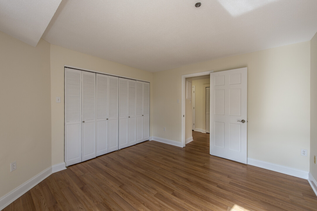 1093 Beacon St, Unit P-l02 in Brookline, MA - Building Photo