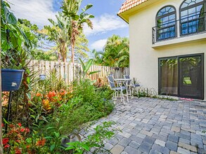 1001 Royal Palm Blvd in Vero Beach, FL - Building Photo - Building Photo