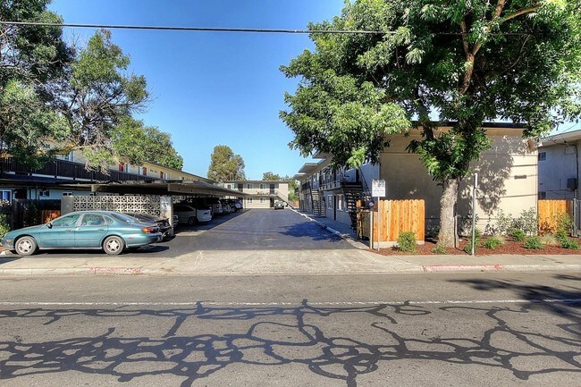 Oriental Garden Apartments in Modesto, CA - Building Photo - Building Photo