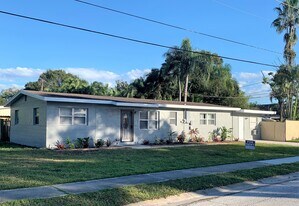 7075 47th St N in Pinellas Park, FL - Building Photo