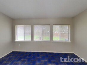 9302 Points Edge in San Antonio, TX - Foto de edificio - Building Photo