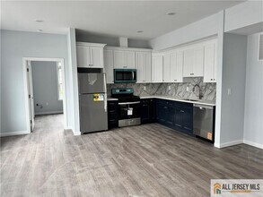 617 Lincoln Blvd in Middlesex, NJ - Building Photo - Building Photo