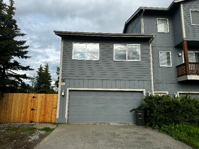 1515 Latouche St-Unit -1 in Anchorage, AK - Foto de edificio - Building Photo