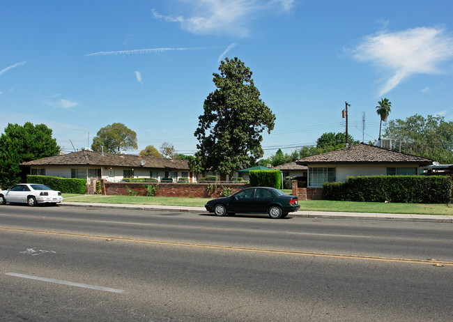 3509 E Clinton Ave in Fresno, CA - Foto de edificio - Building Photo