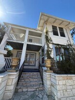 1207 McCullough Ave in San Antonio, TX - Building Photo