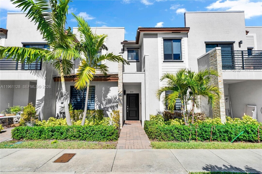 859 NE 211th St in North Miami Beach, FL - Building Photo