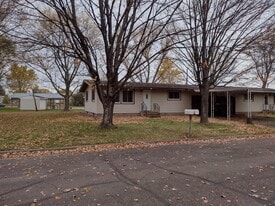 718 Jennifer Ct, Unit 718 in Chippewa Falls, WI - Building Photo