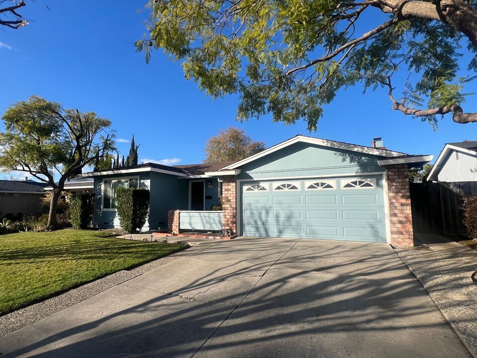 447 Calero Ave in San Jose, CA - Building Photo