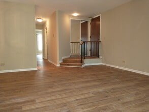 936 Surrey Dr in Schaumburg, IL - Building Photo - Building Photo