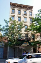 437 W 53rd St in New York, NY - Building Photo