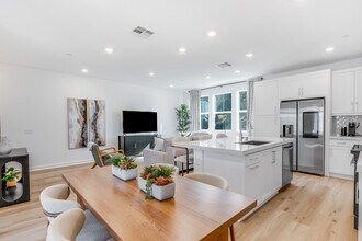 414 Caliper Way, Unit Full Home in San Marcos, CA - Building Photo - Building Photo