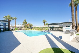 Park Villas in Glendale, AZ - Foto de edificio - Building Photo