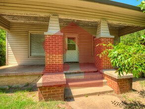 1501 Gladstone Terrace in The Village, OK - Building Photo - Building Photo