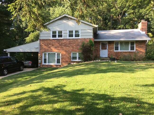 property at 1115 Westbriar Ct NE