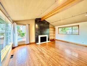 2304 100th Ave NE in Bellevue, WA - Building Photo - Building Photo