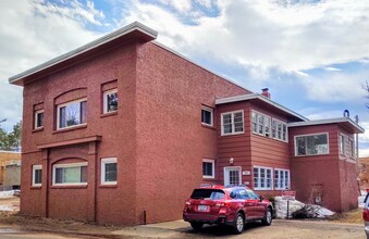 131 Elm St, Unit 5 in Gwinn, MI - Foto de edificio - Building Photo