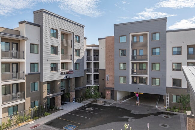 Aura Apache in Tempe, AZ - Foto de edificio - Building Photo