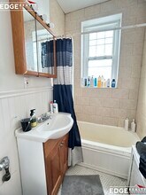 2021 Commonwealth Ave, Unit 5 in Boston, MA - Foto de edificio - Building Photo