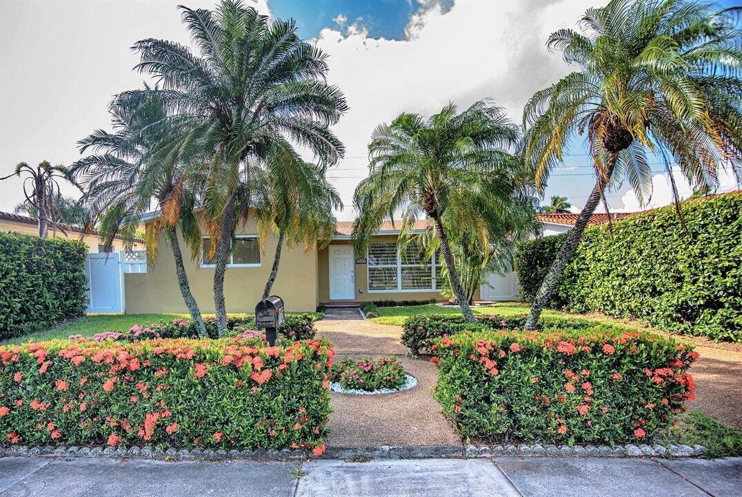 1126 Johnson St in Hollywood, FL - Foto de edificio