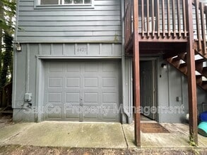 6423 SW Raab Rd in Portland, OR - Building Photo - Building Photo