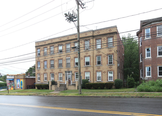 286 Burritt St in New Britain, CT - Foto de edificio - Building Photo