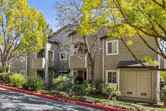 600 Canyon Oaks Dr, Unit F in Oakland, CA - Building Photo - Building Photo