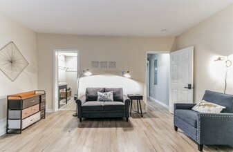 4111 Fredericksburg Dr-Unit -A in College Park, GA - Building Photo - Building Photo