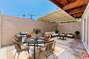 609 N Doheny Dr in Beverly Hills, CA - Building Photo
