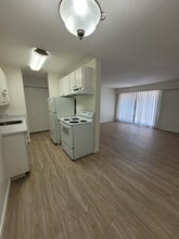 6630 Mckay Av in Burnaby, BC - Building Photo - Building Photo