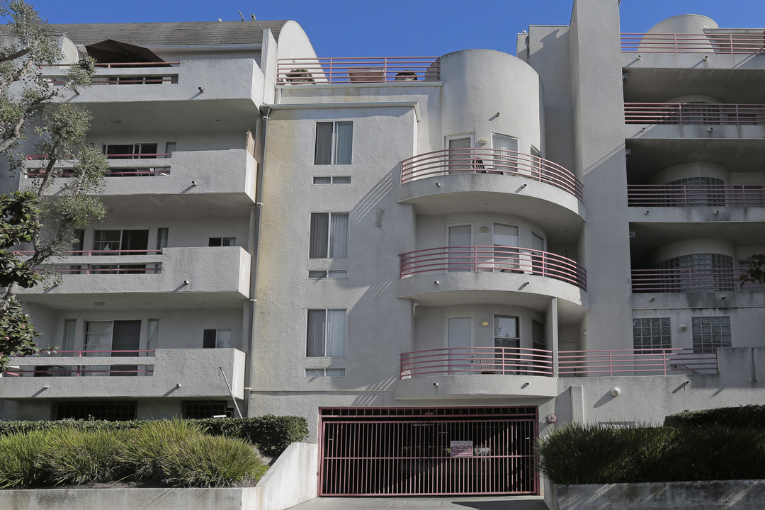 Burnside Apartments in Los Angeles, CA - Building Photo