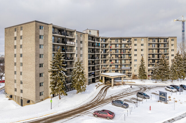 Les Habitations du Souvenir in Laval, QC - Building Photo - Building Photo